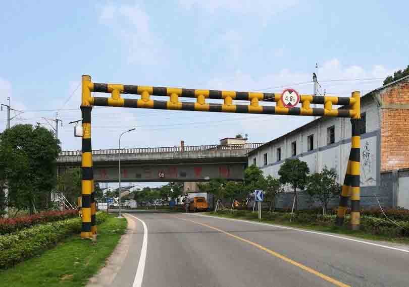 白城铁路限高架